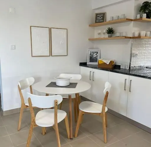 Apartment Alegria #1 - Steps To The Ocean! Capelo