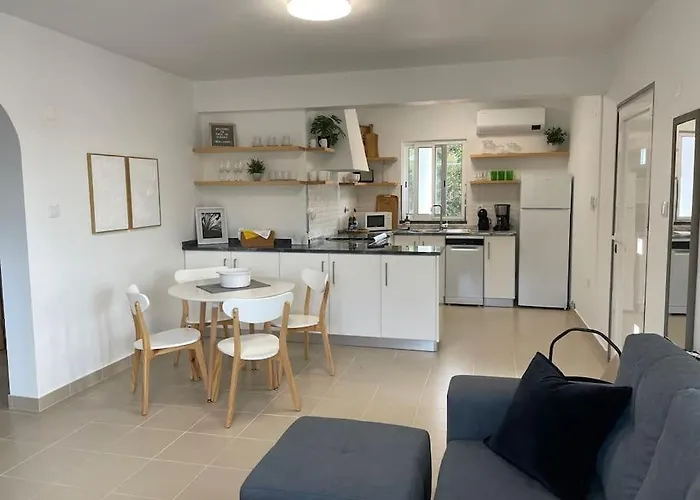 Alegria #1 - Steps To The Ocean! Capelo