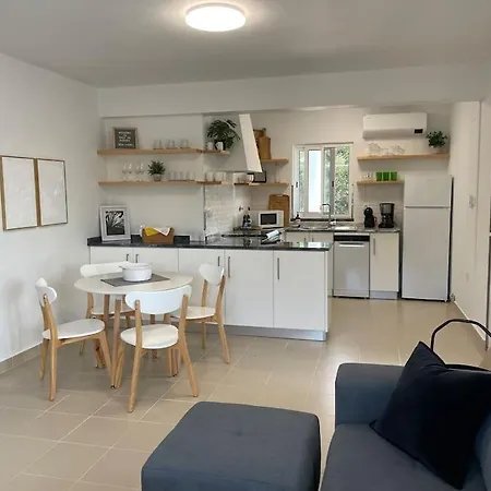 Alegria #1 - Steps To The Ocean! Capelo